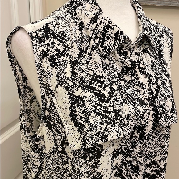 Worthington Black and White Sleeveless Button Down Shirt Front Pockets - Picture 3 of 16